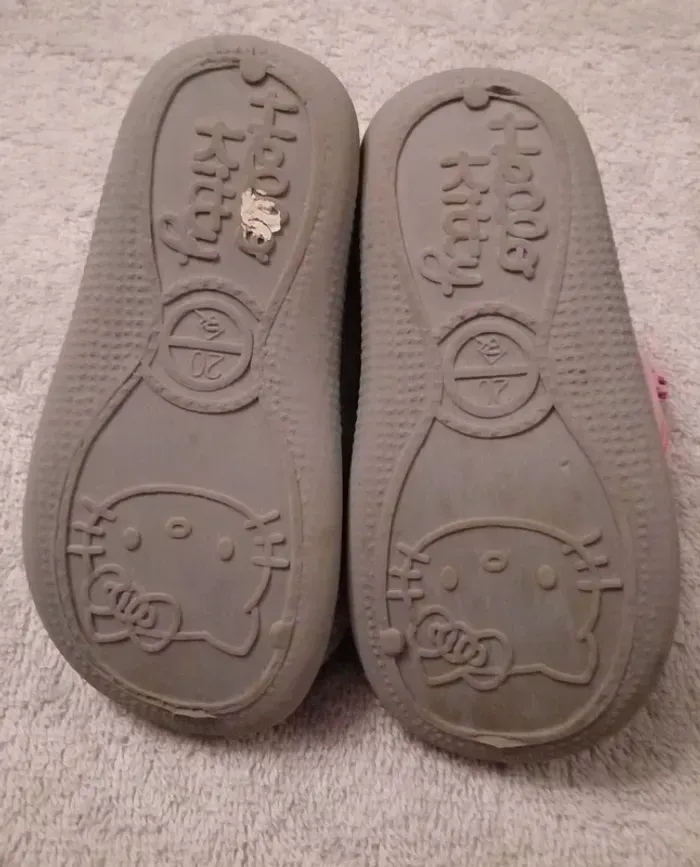 Chaussons Hello Kitty taille 20 (réf perso 18)(familleac72) - photo numéro 4