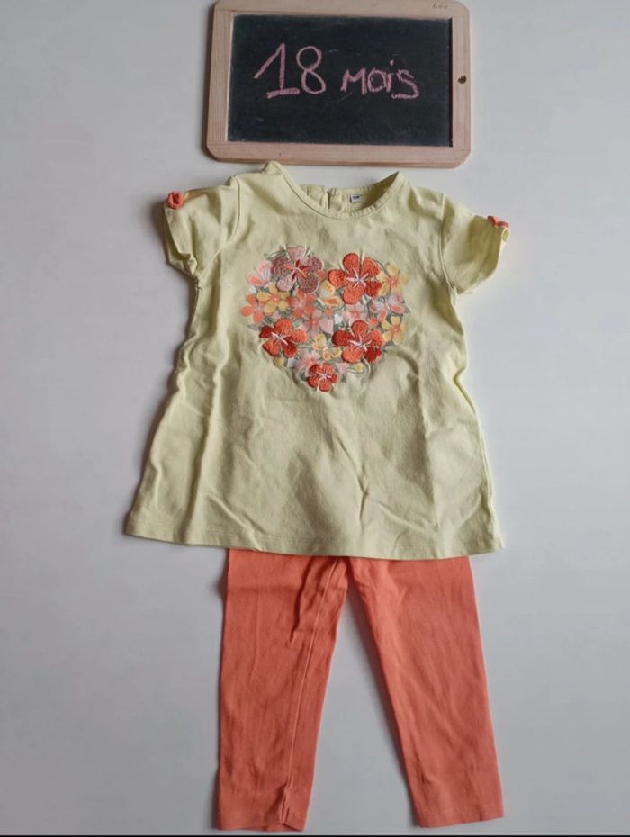 Ensemble fleuri legging et t-shirt Taille 18 mois en très bon état