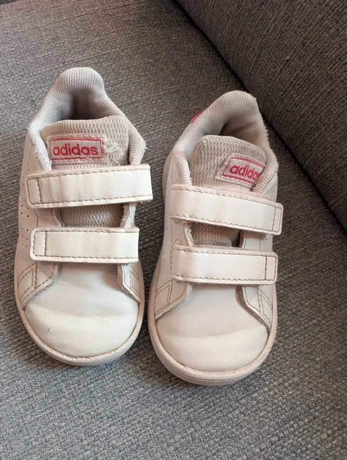 Basket adidas 21 blanc et rose - photo numéro 3