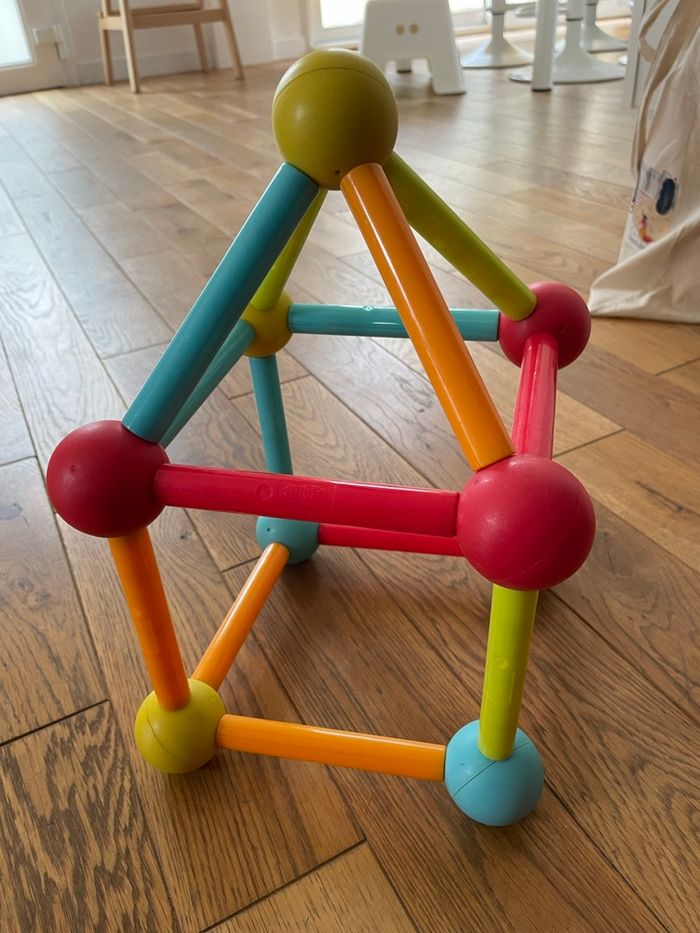 Jeux barres et boules magnétiques