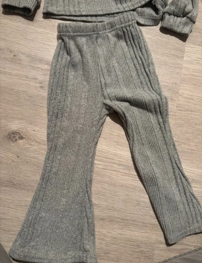 Ensemble gris fille 2-3 ans - photo numéro 3