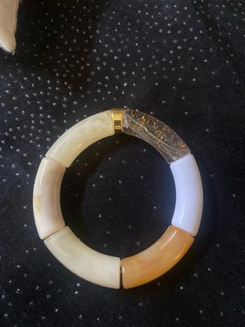 Bracelet grosses perles tubes beige doré