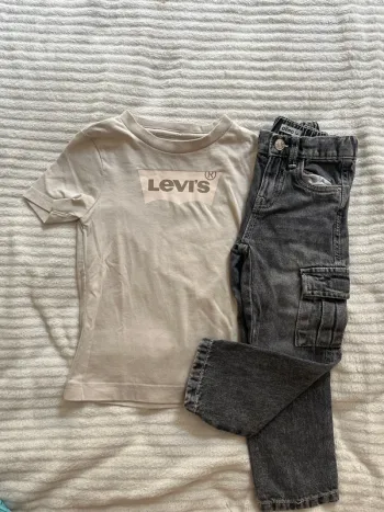 T shirt levis