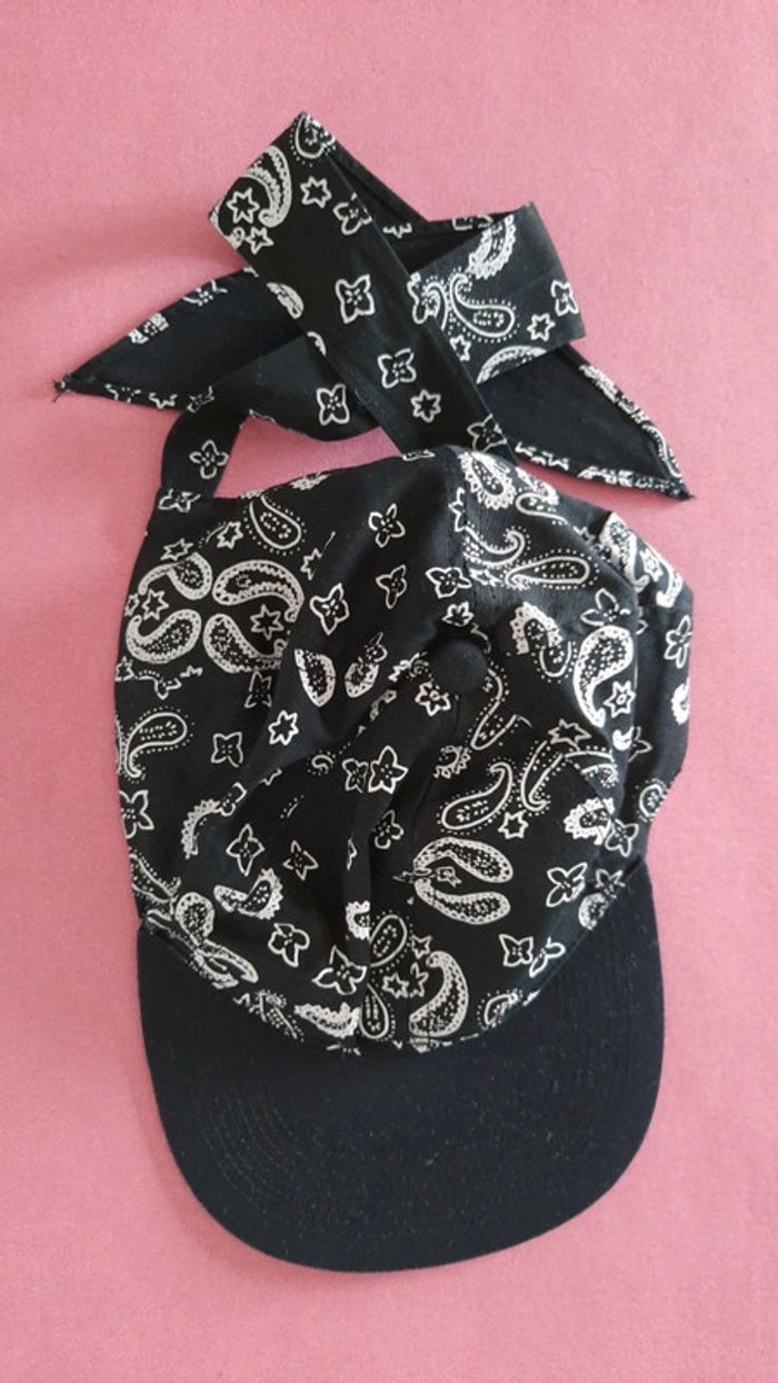 Casquette noir et blanc