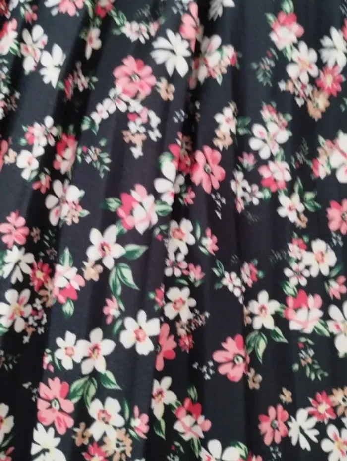 Jupe plissėe noire fleurie easy clothes S - photo numéro 4