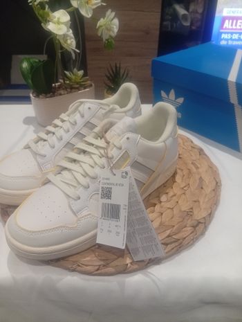 Baskets adidas taille 40 neuf 