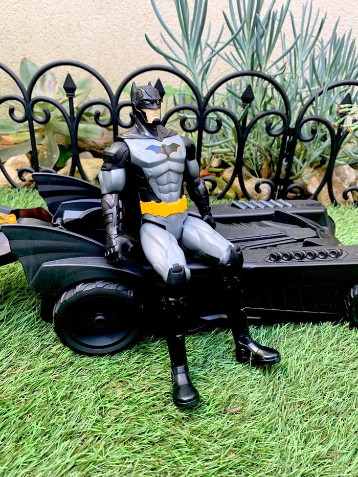 Pack Batmobile + figurine Batman articulée 30 cm - DC Comics