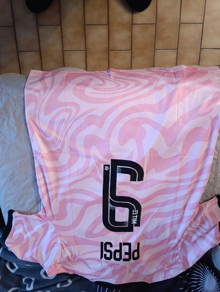 Tee-shirt femme neuf avec étiquettes - photo numéro 2