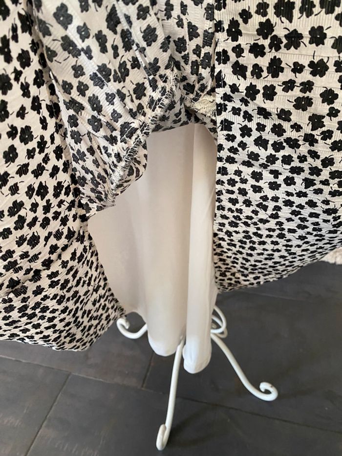 Robe longue liberty blanche avec motifs fleurs noires taille S / M - photo numéro 9