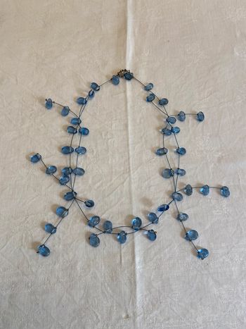 Collier façon rivière de perles, perles de verre bleues