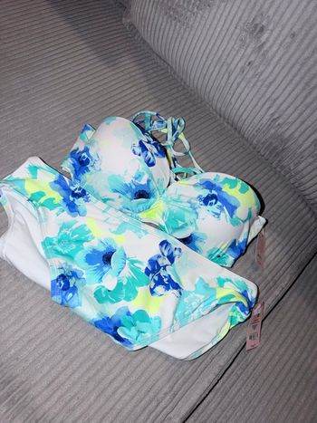 Bikini fleuri bleu / blanc Ardene