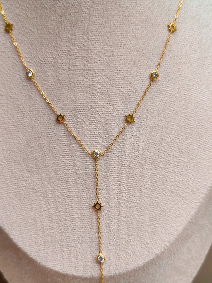 Pendentif doré en Y avec soleil et zircons - photo numéro 2