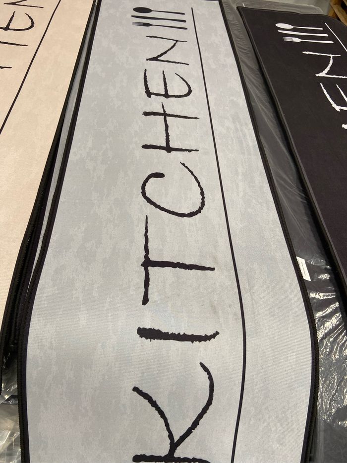 Tapis neuf 180/50 - photo numéro 3