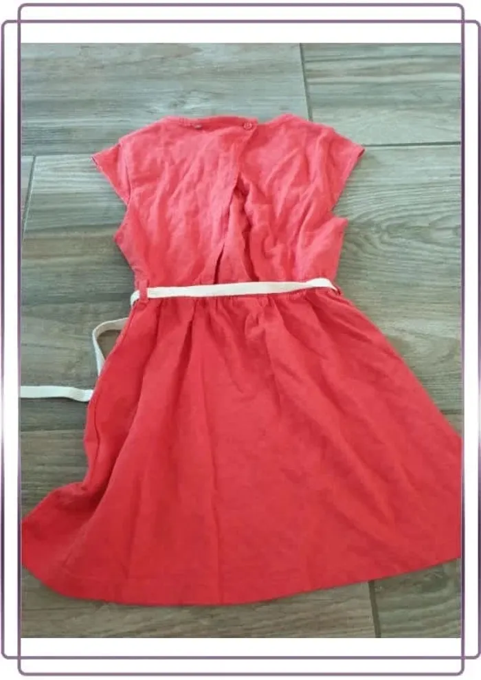 Robe rouge tape à l'oeil 2 ans, très bon état - photo numéro 2