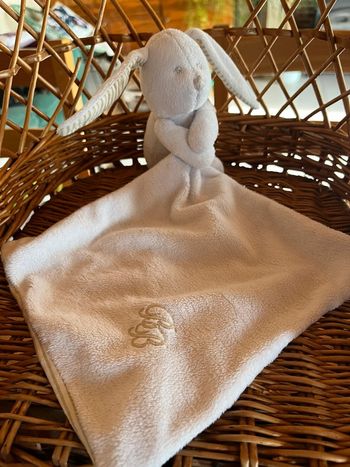 Doudou lapin mouchoir