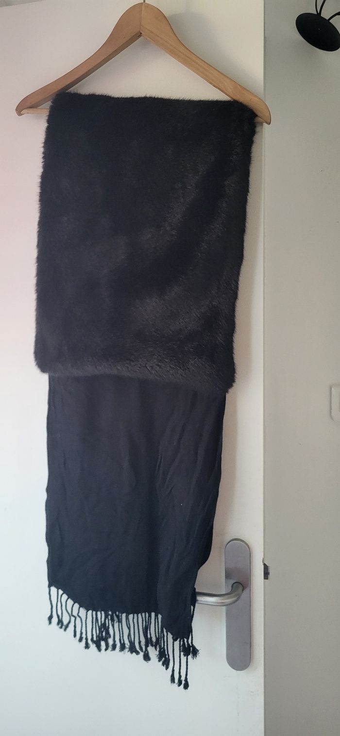 Belle echarpe noire - photo numéro 4