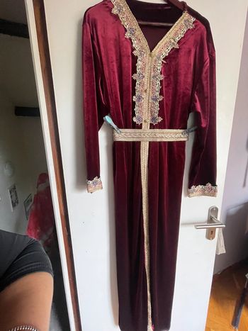 Caftan rouge or