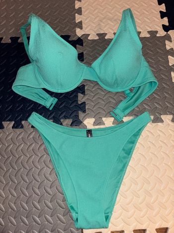 Lot / ensemble Maillot de bain 2 pièce bleu/vert texturé, corbeille