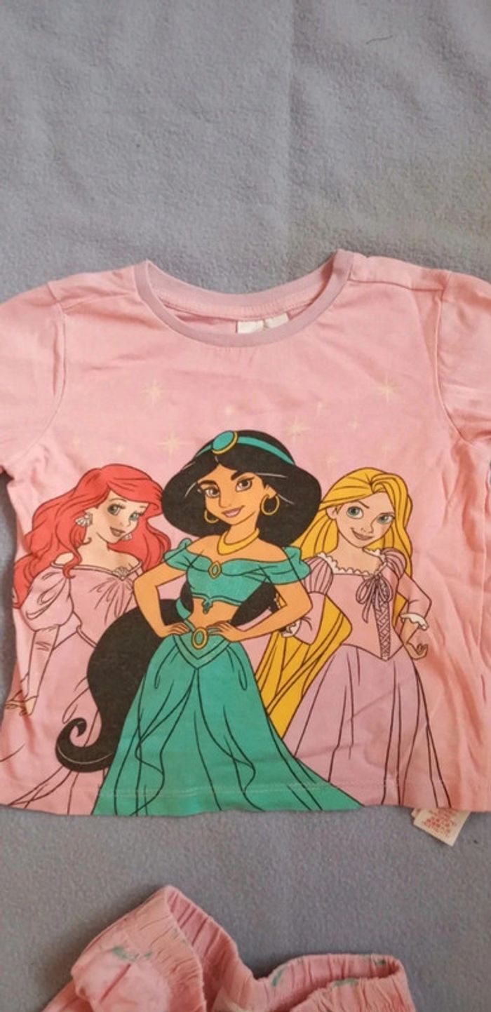 Pyjamas Disney princesse taille 92cm - photo numéro 2