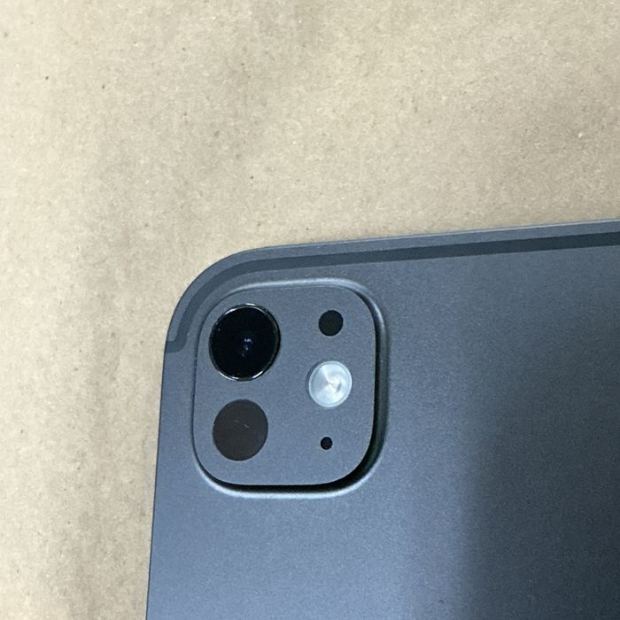 Apple iPad Pro 13 pouces M4 A2926 256 Go, Wi-Fi + 5G, 13 pouces, débloqué, batterie 100% en parfait - photo numéro 3