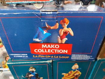 Mako la pin up et le loup