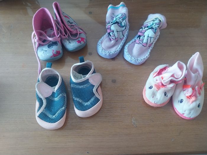 Lot de chaussures et chaussons - photo numéro 3