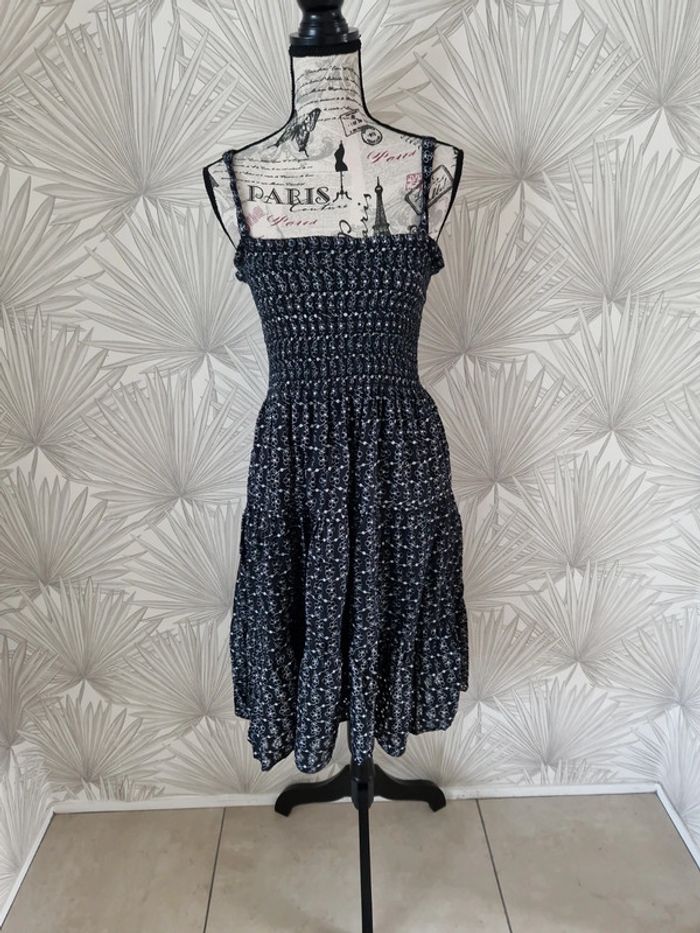 Jolie robe fleuris noire et blanche taille unique