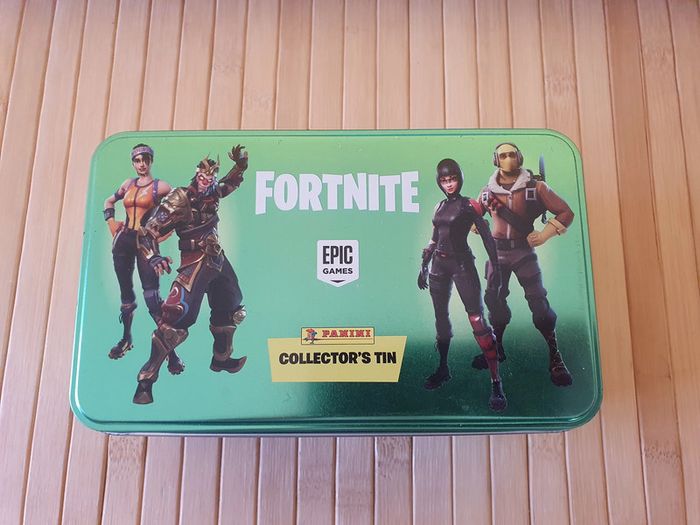 Boîte métal Panini "Fortnite"