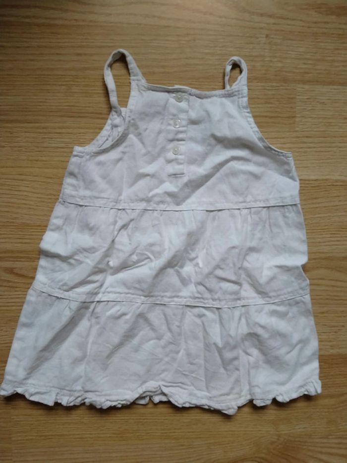 Robe blanche a bretelles.
Filles. Taille 4 ans - photo numéro 7