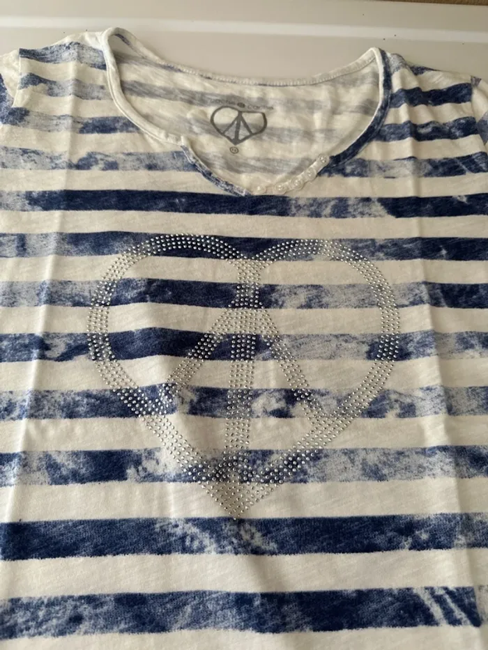 Teeshirt bleu et blanc - photo numéro 3