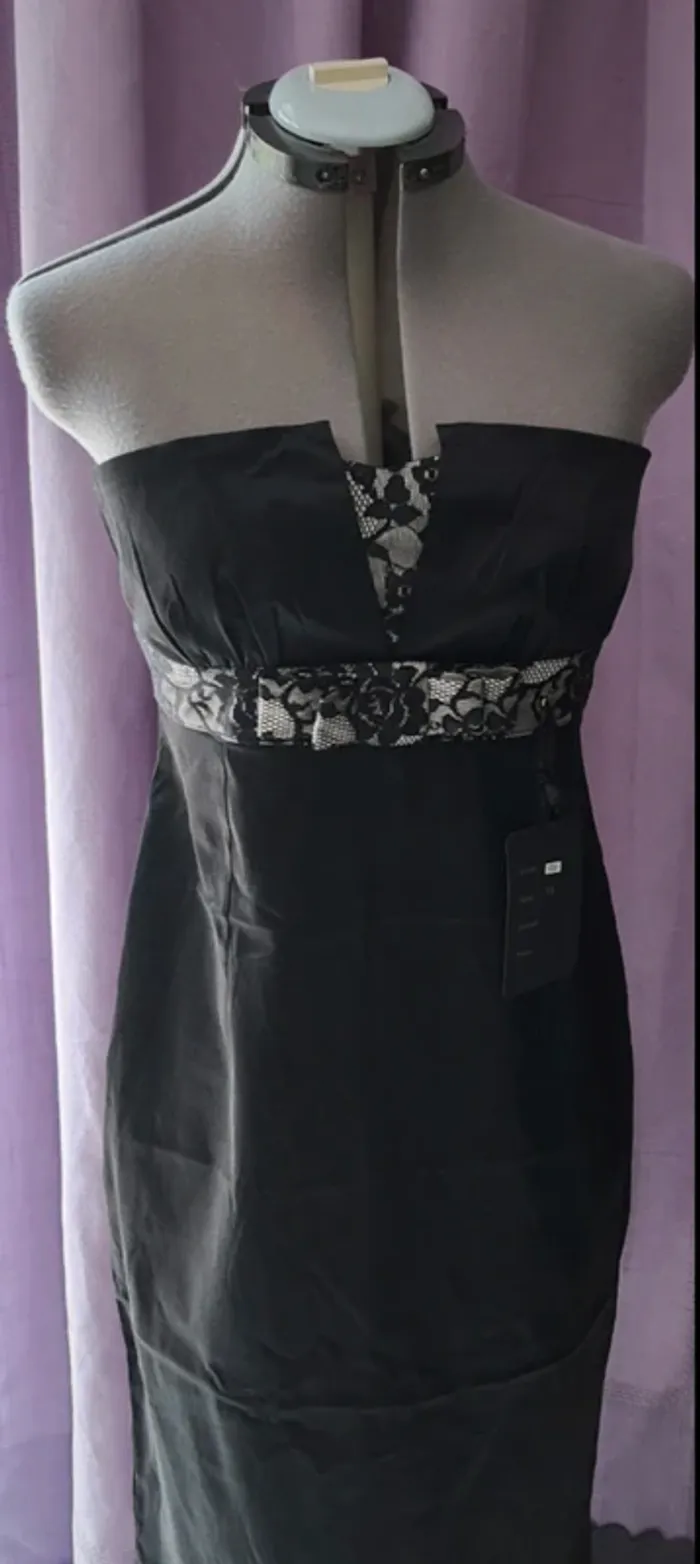 Magnifique robe bustier pour les
fêtes - photo numéro 2