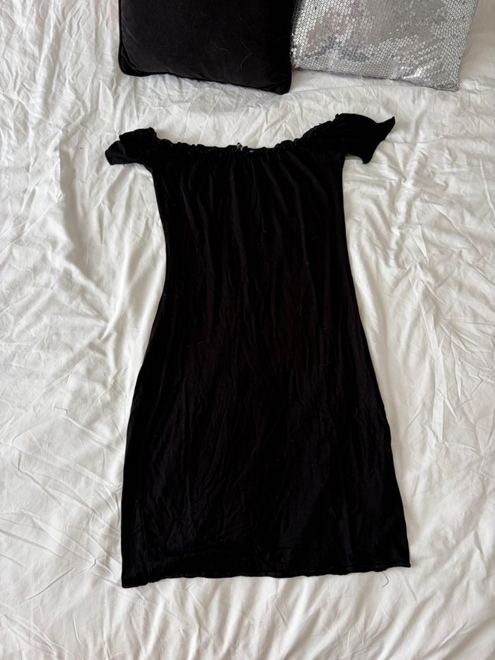 Robe moulante noir à épaules dénudées - photo numéro 2