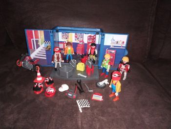 Petit Atelier Moto transportable "Playmobil" (incomplet)
