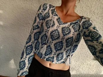 Top court manches fluides fendues Hollister taille S