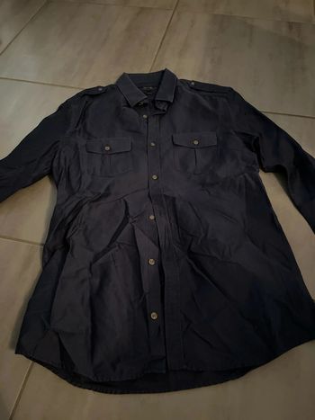 Chemise bleue foncée
