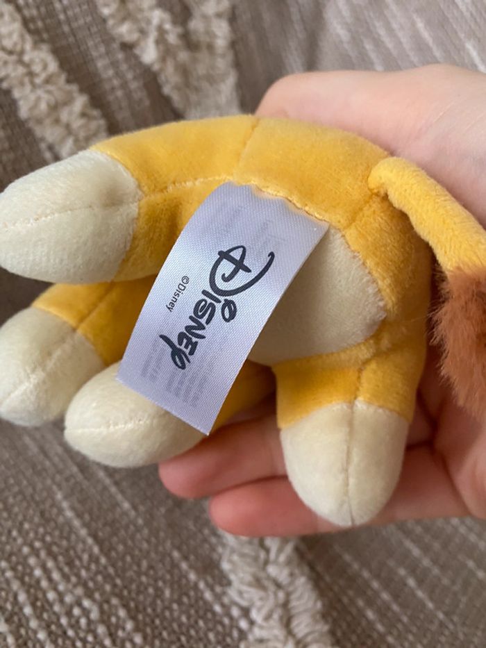 Peluche doudou 20cm Disney le roi lion Simba jaune très bon état - photo numéro 4