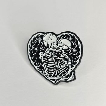 Pin's COUPLE SEQUELETTE COEUR