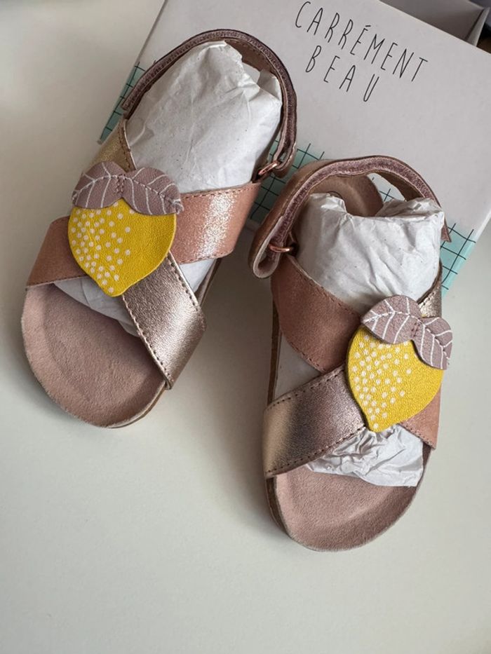 Magnifique nus pieds fille 25 carrément beau neuf rose gold