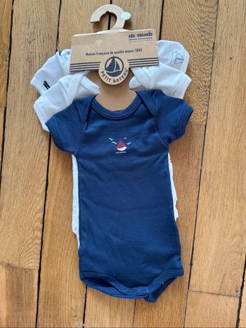 Lot de 3 bodies petit bateau neuf 3 mois