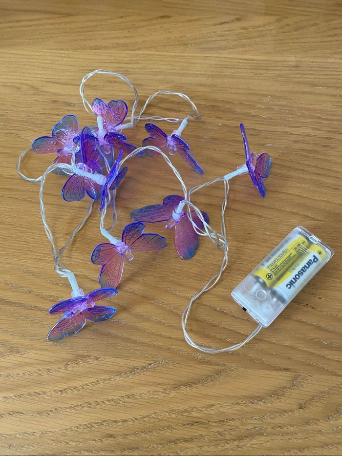 NEUF Hema Guirlande lumineuse Papillons violets - photo numéro 4