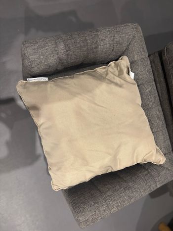 Coussin beige 