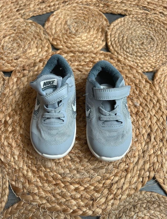 Baskets Nike pointure 23.5 - photo numéro 2