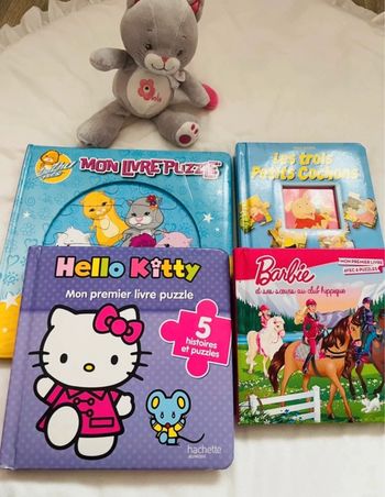 Livre puzzle 4 puzzle livres barbie les trois petits cochons hello kitty  Zhuzhu pets