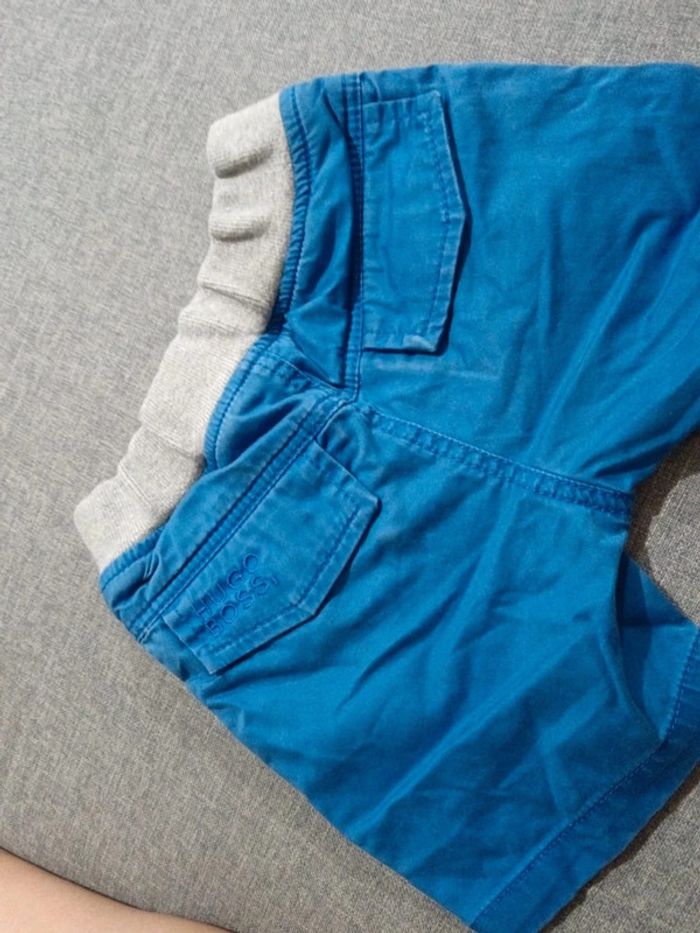 C61 short bleu Hugo Boss 12 mois - photo numéro 3
