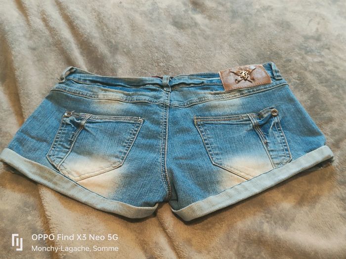Short jean 40 Jennyfer 0€50 -50% dès 2 achetés - photo numéro 2