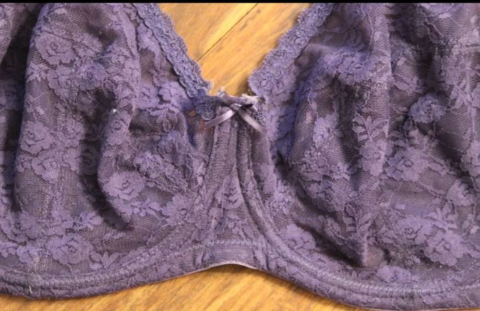 Soutien-Gorge violet en dentelle - photo numéro 2