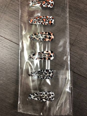 Lot de 10 mini barrettes clic clac léopard neuves