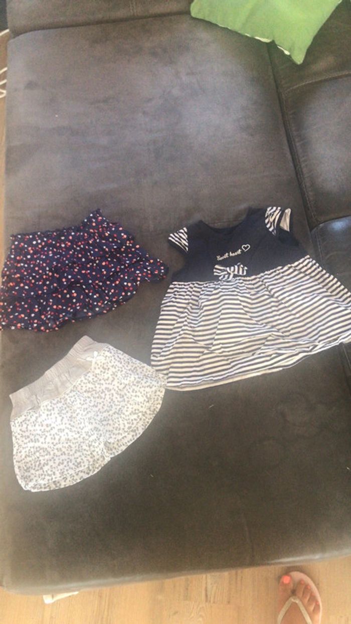 Lot de 2 jupes et une robe