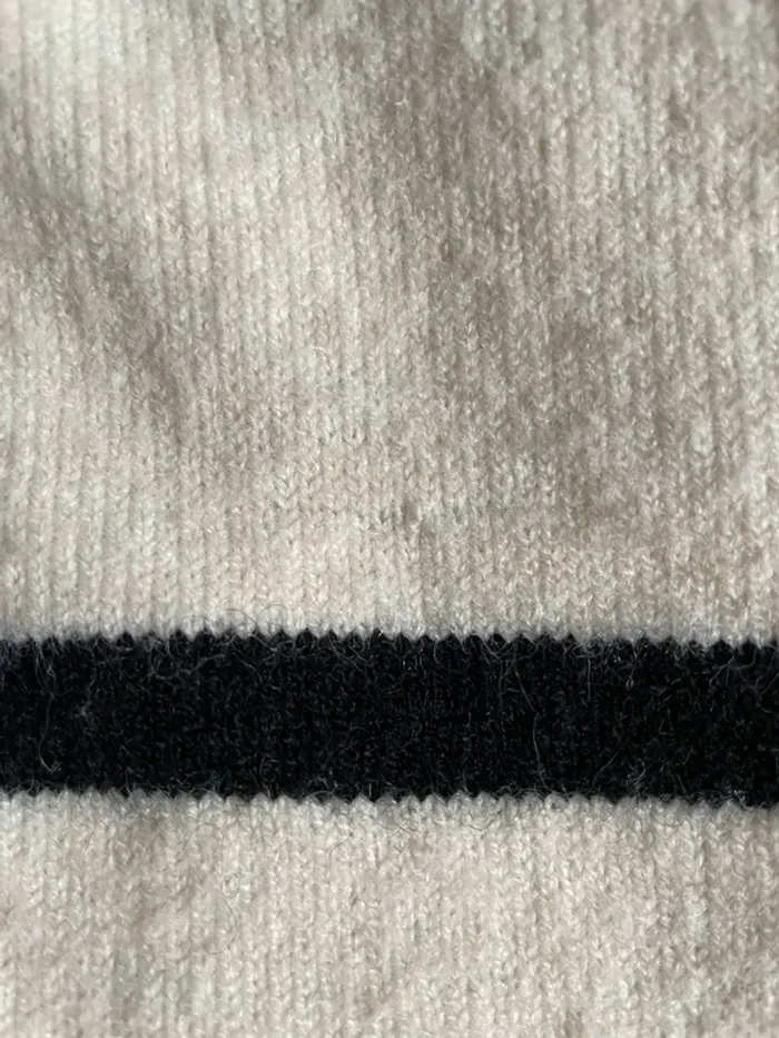 Pull coll roulé a rayures Bershka - photo numéro 4