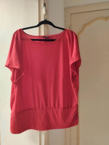 Haut rouge Taille 48
